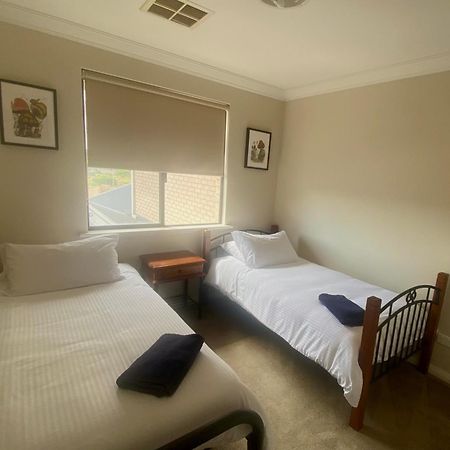 Port Denison Beach Resort Luaran gambar